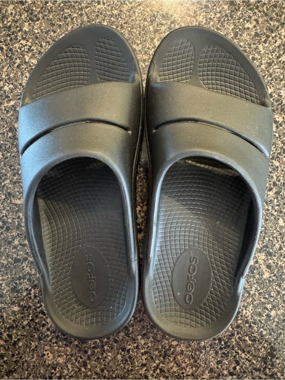 OOFOS Kids Black Recovery Slide Sandals Size 5-Womens
